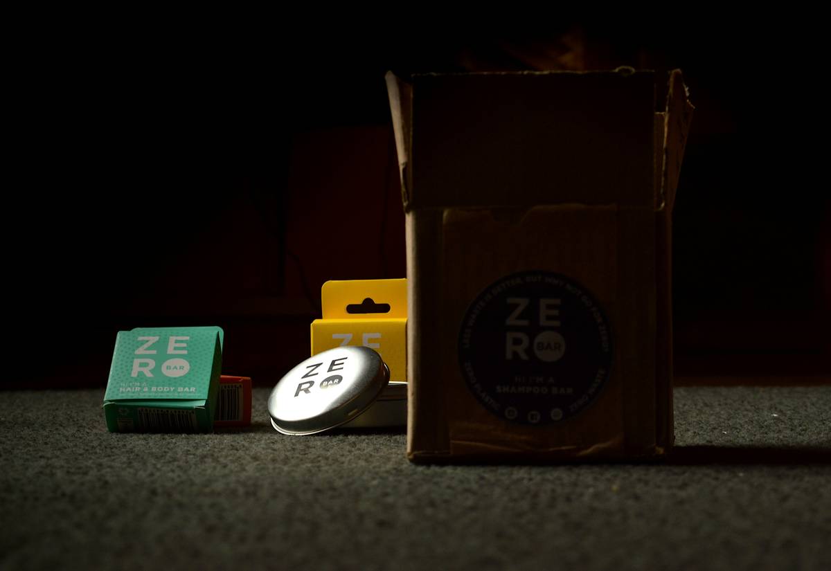 Infographic comparing environmental impact: 1 reusable sleep mask vs. 300 disposable masks over 3 years